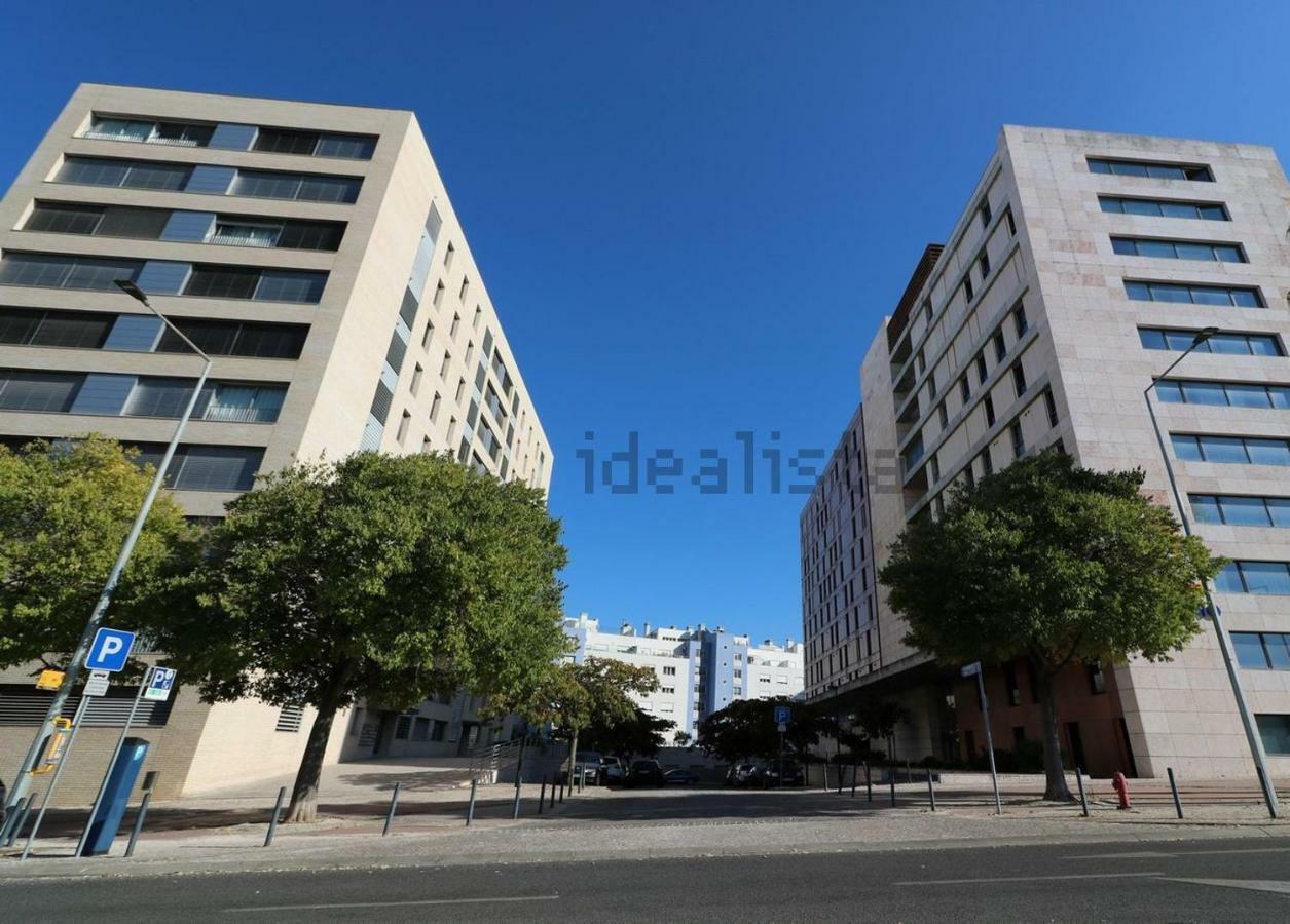 Happy Building By Gw Holidays Lisbon