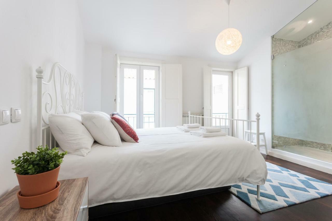 Explore Vibrant From A Designer Loft At Casa Da Barroca * Lisbon