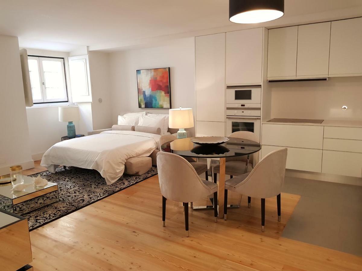 Finestay Santana *