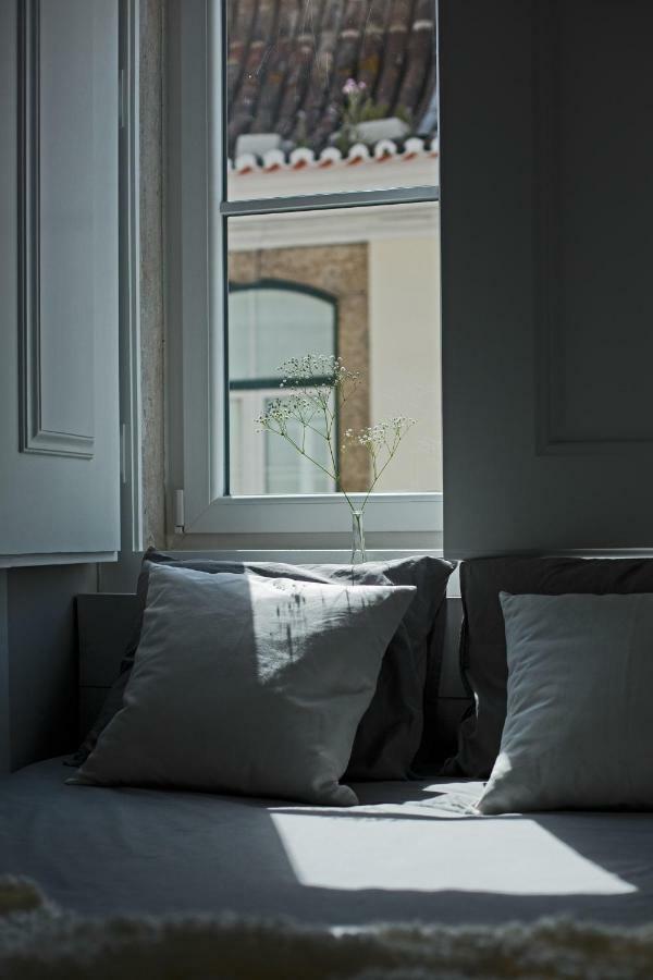Urban Chic Alfama: Renovated 19th Century Flat Apartment