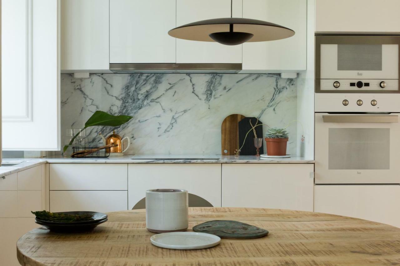 Urban Chic Alfama: Renovated 19th Century Flat Apartment