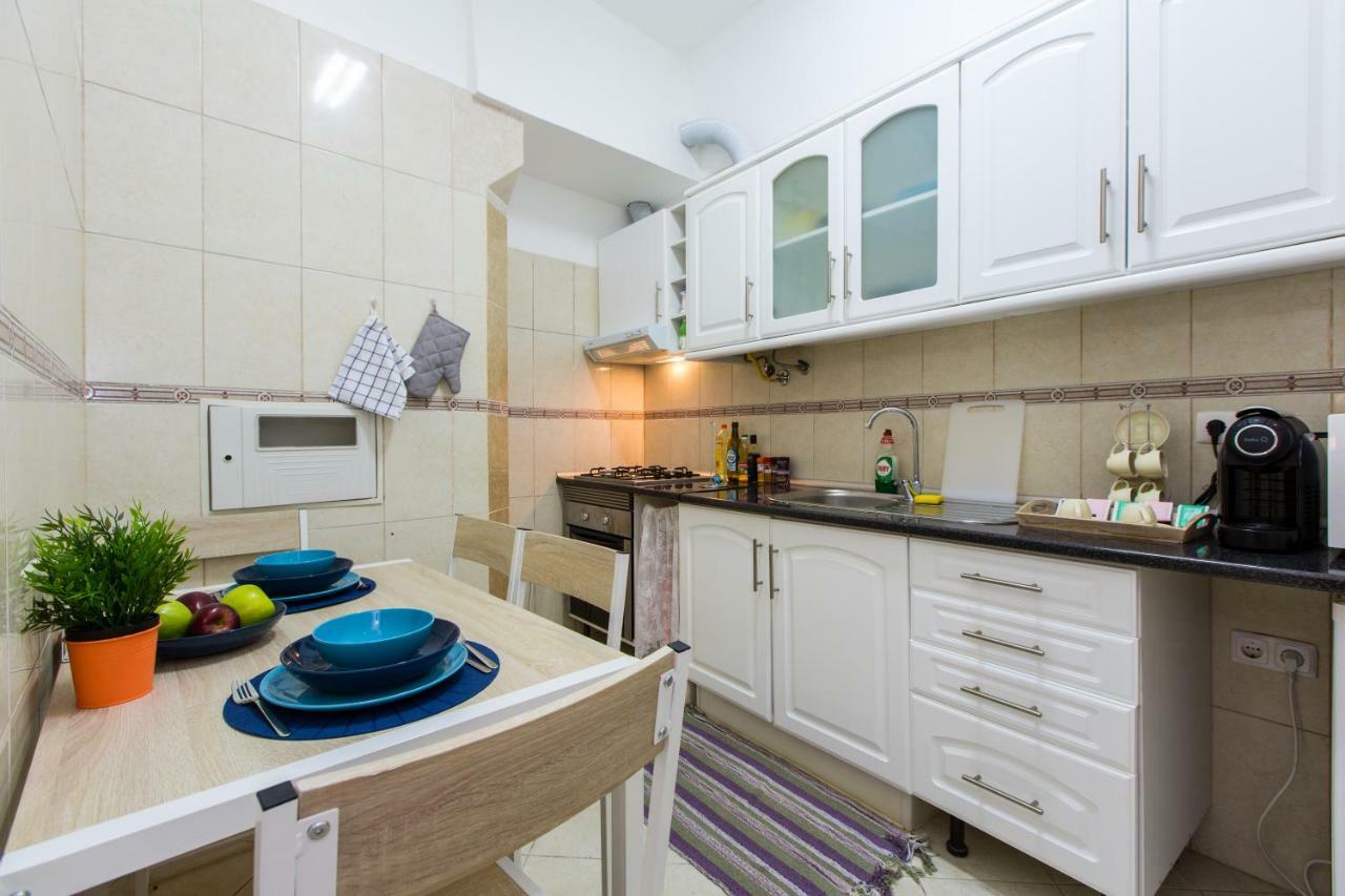 Santos Neighborhood Apartment *