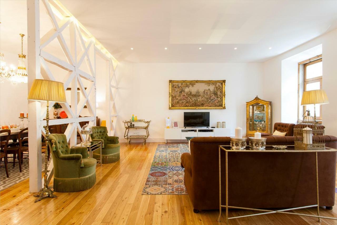Chiado 4-bedroom Flat * Lisbon