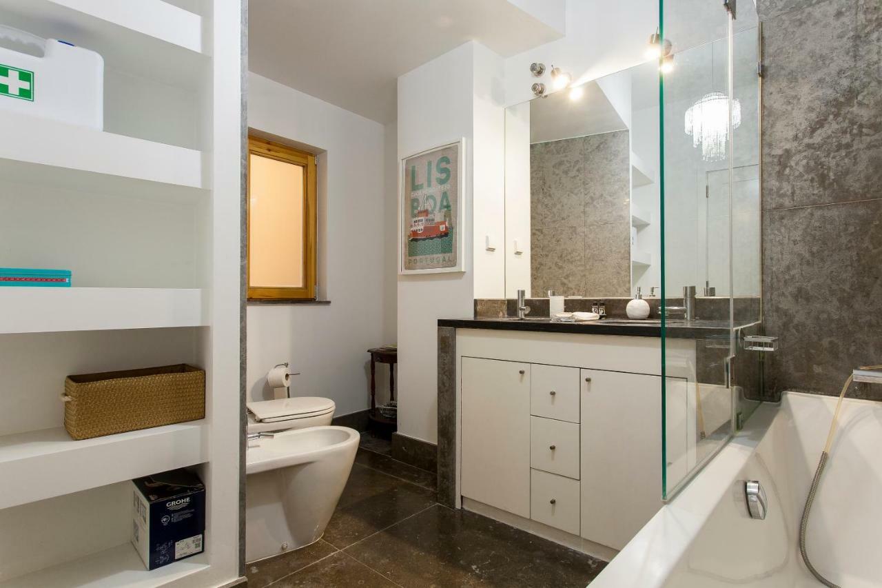 Chiado 4-bedroom Flat Apartment *