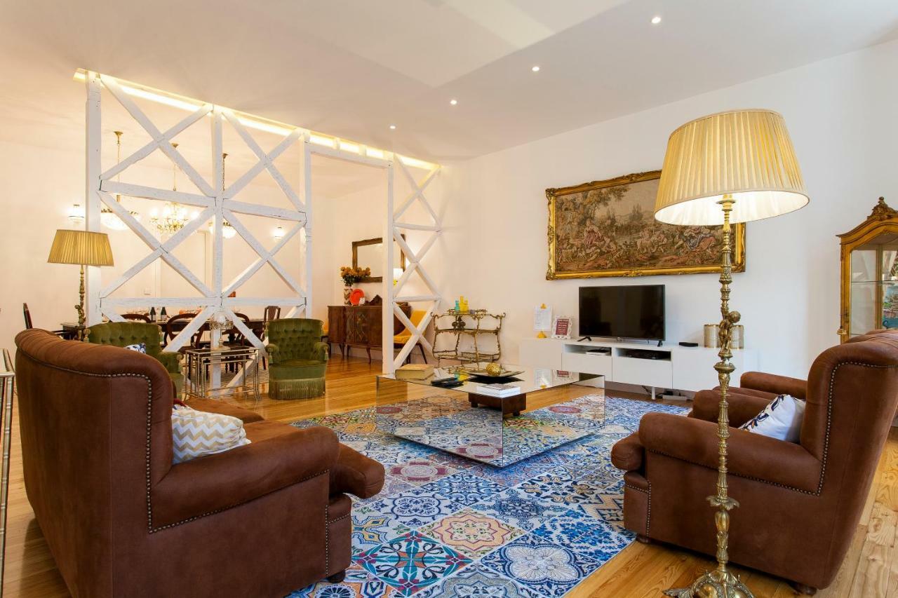Chiado 4-bedroom Flat * Lisbon