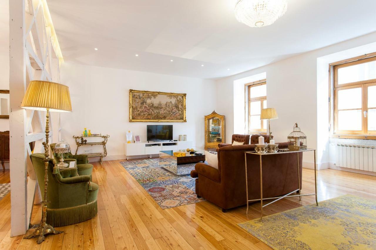 Chiado 4-bedroom Flat Apartment Lisbon