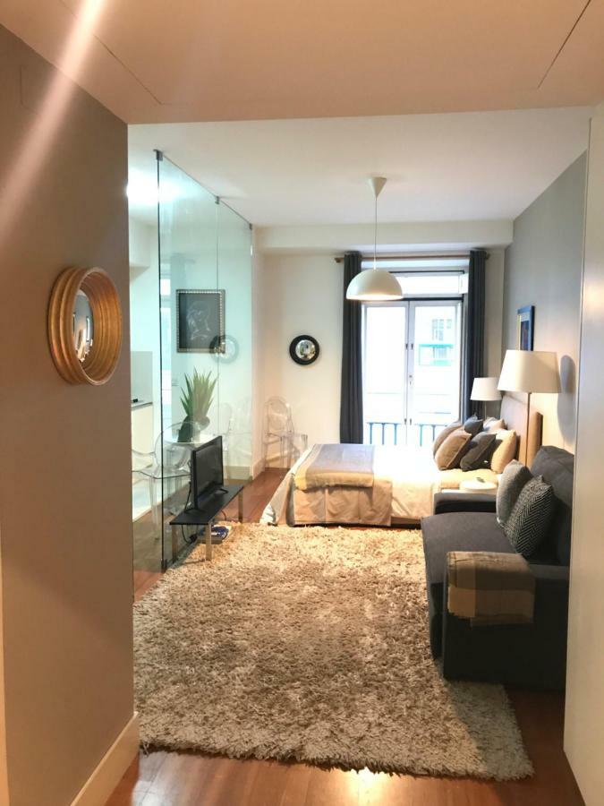 Downtown Free Parking Apartment