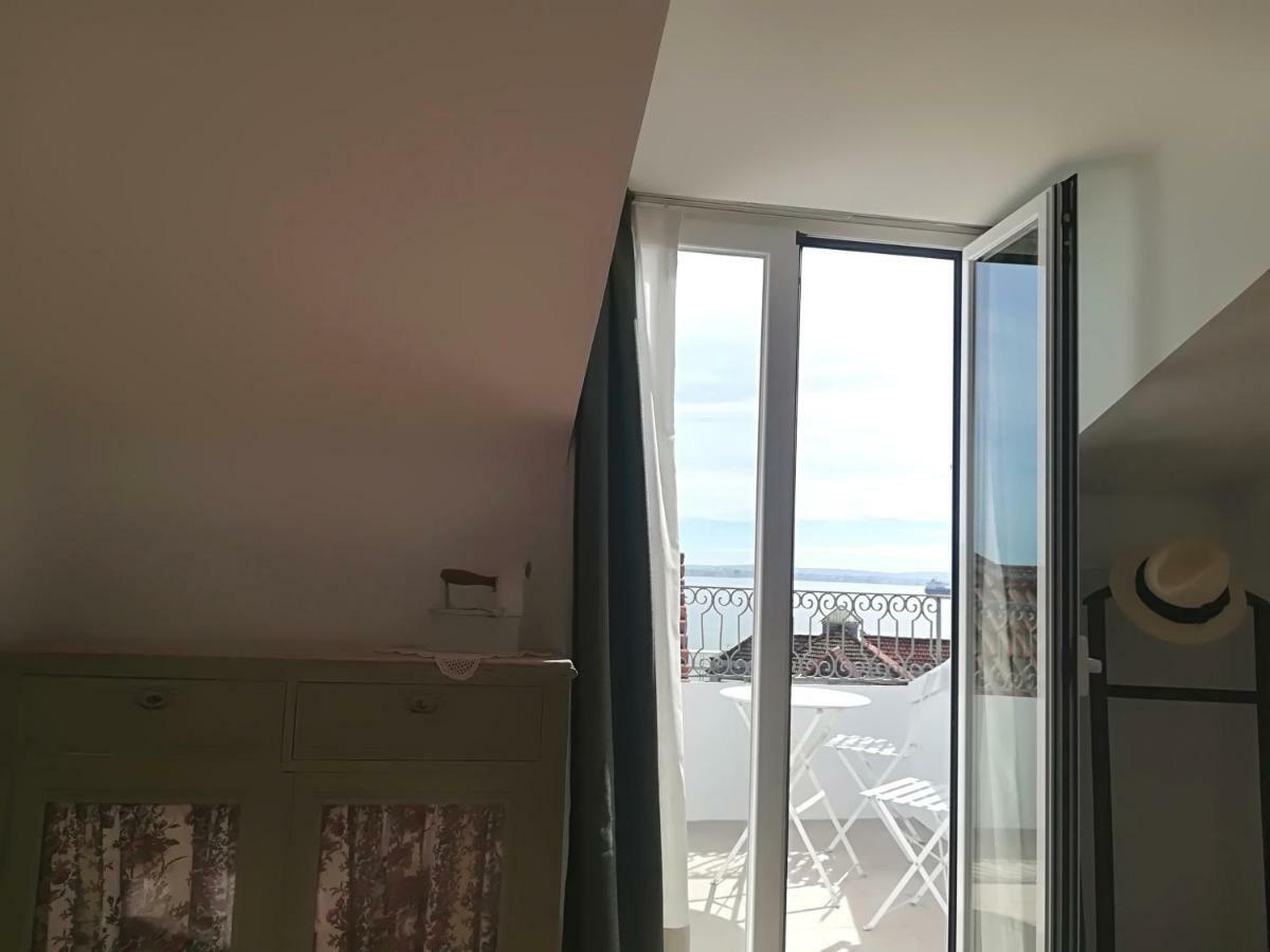 Little River View Triplex In Alfama * Lisbon