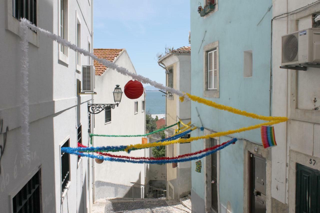 Little River View Triplex In Alfama Lisbon