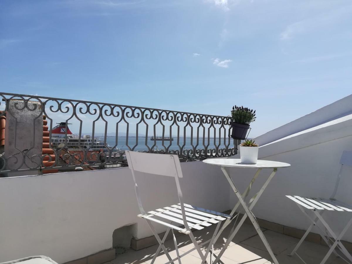 Little River View Triplex In Alfama Lisbon