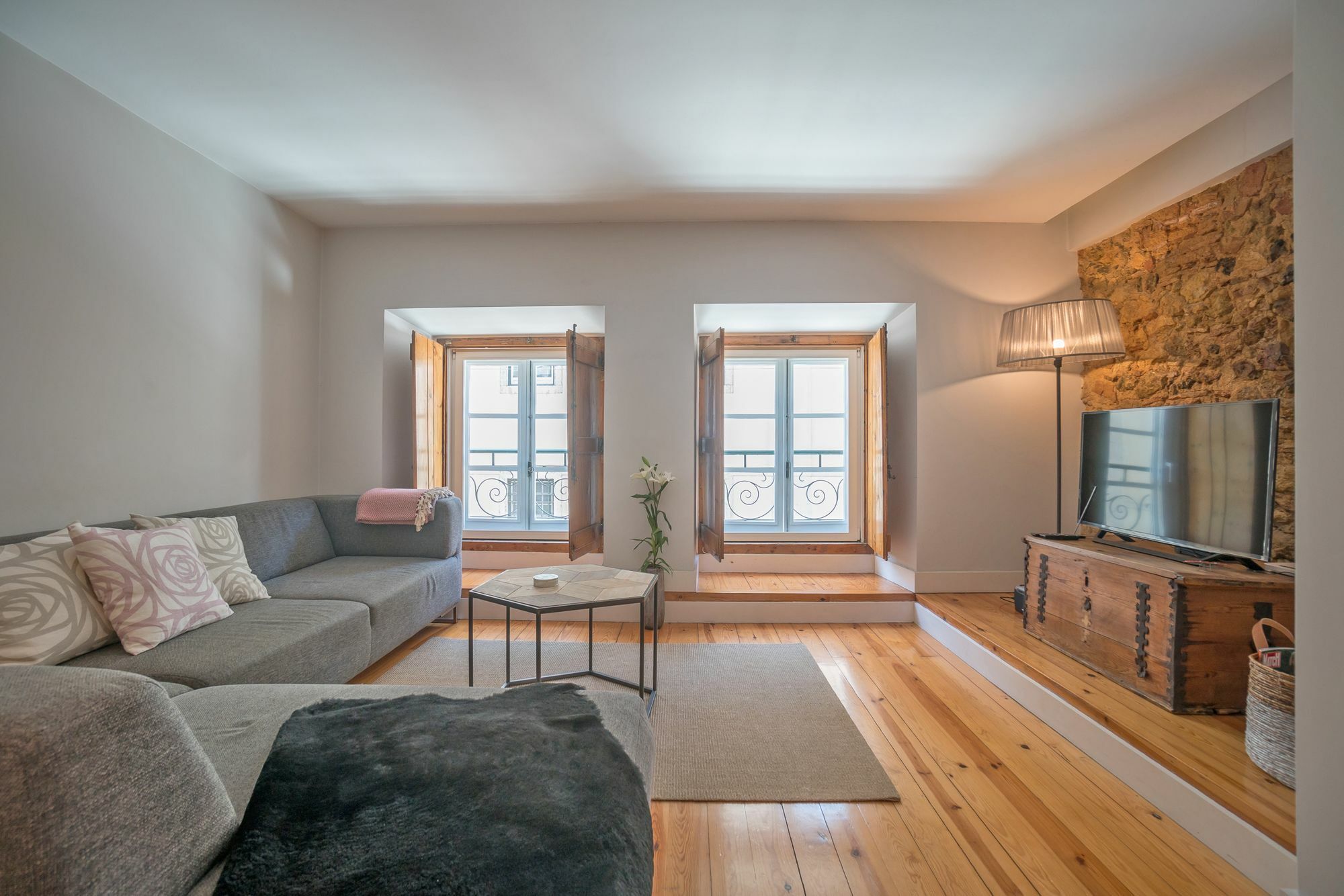 Elegant And Cozy Apartment Apartment