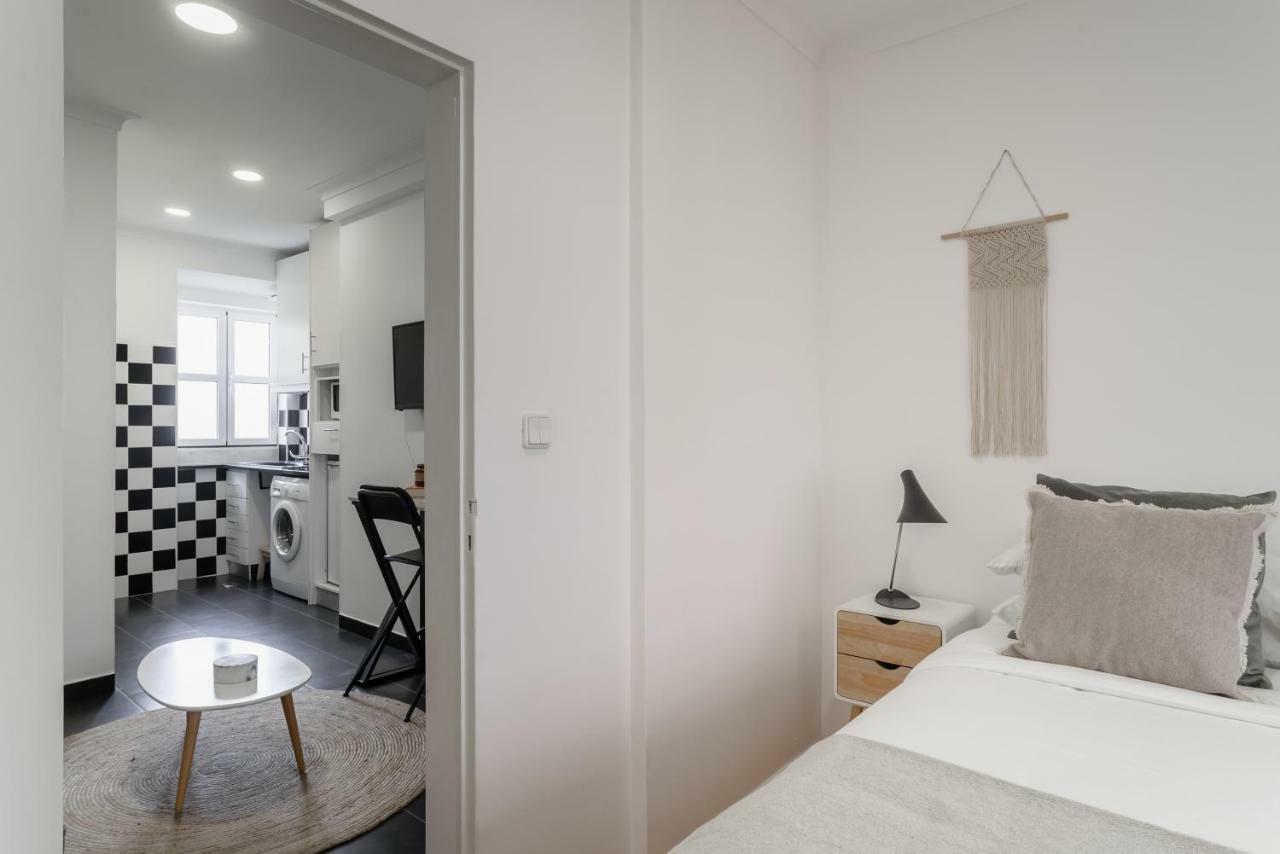 Charming Apartment- Authentic Experience In Graca Apartment Lisbon