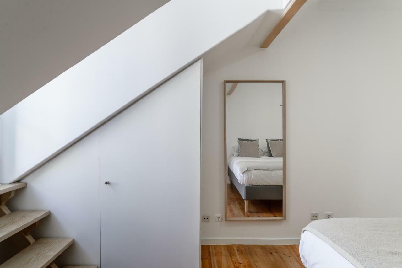 Charming Apartment- Authentic Experience In Graca Apartment Lisbon