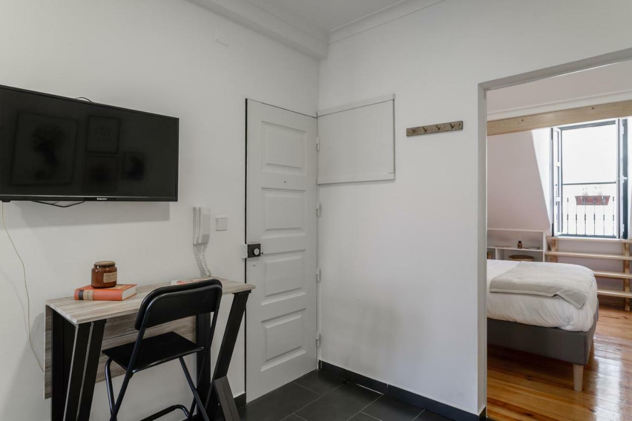 Charming Apartment- Authentic Experience In Graca Lisbon