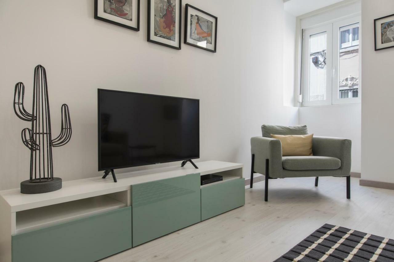 Principe Real: Elegant Flat With Terrace * Lisbon