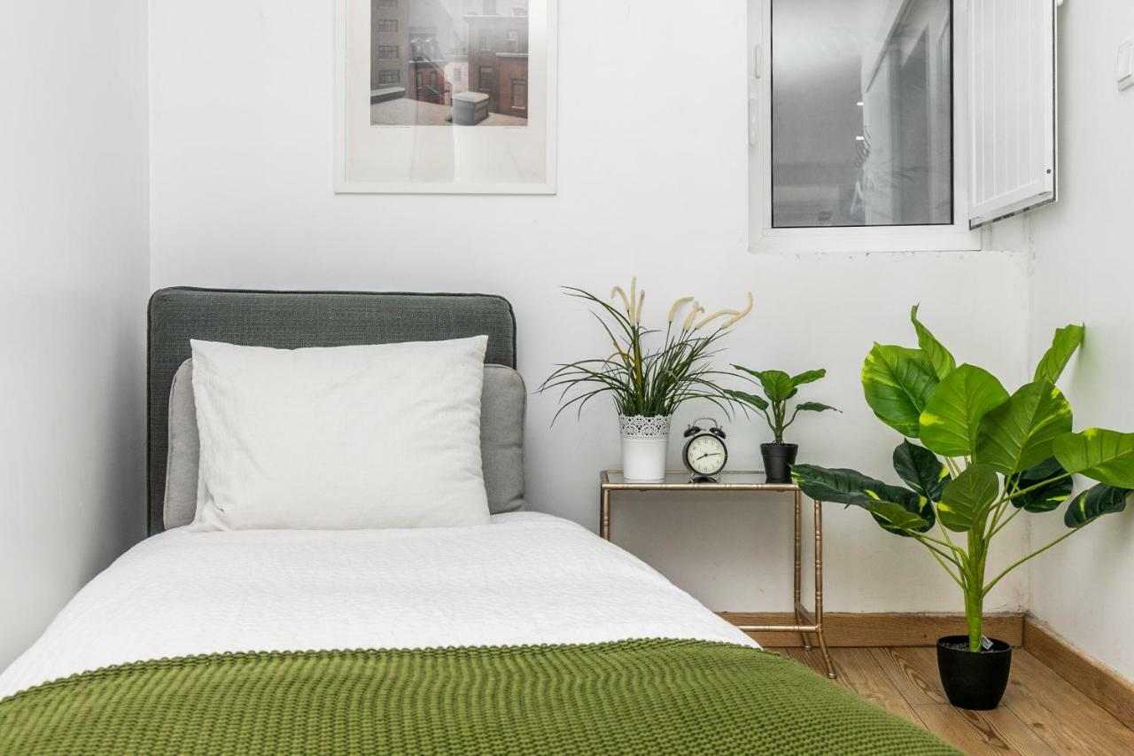 Town Center Apartment *