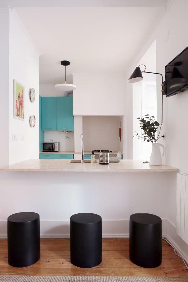 Renovated Charming With Terrace In Lapa Lisbon