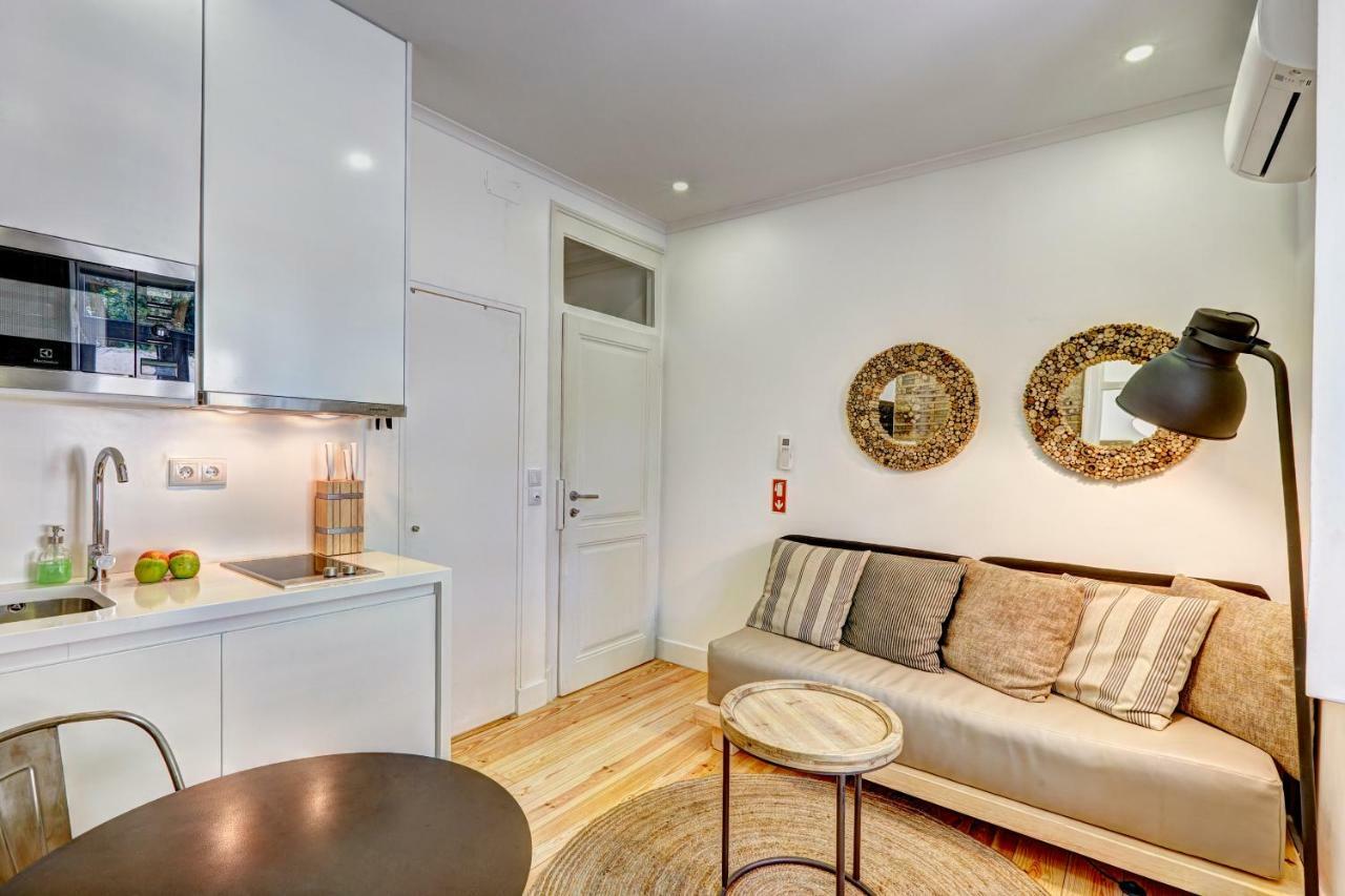 Downtown Lovers Apartments: Costa Do Castelo * Lisbon