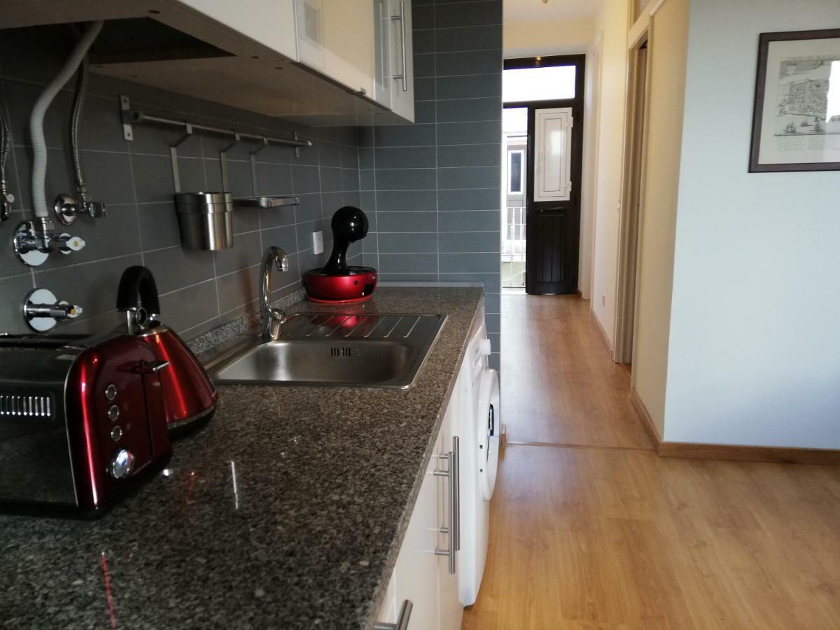 The Hilltop Nest Apartment Lisbon