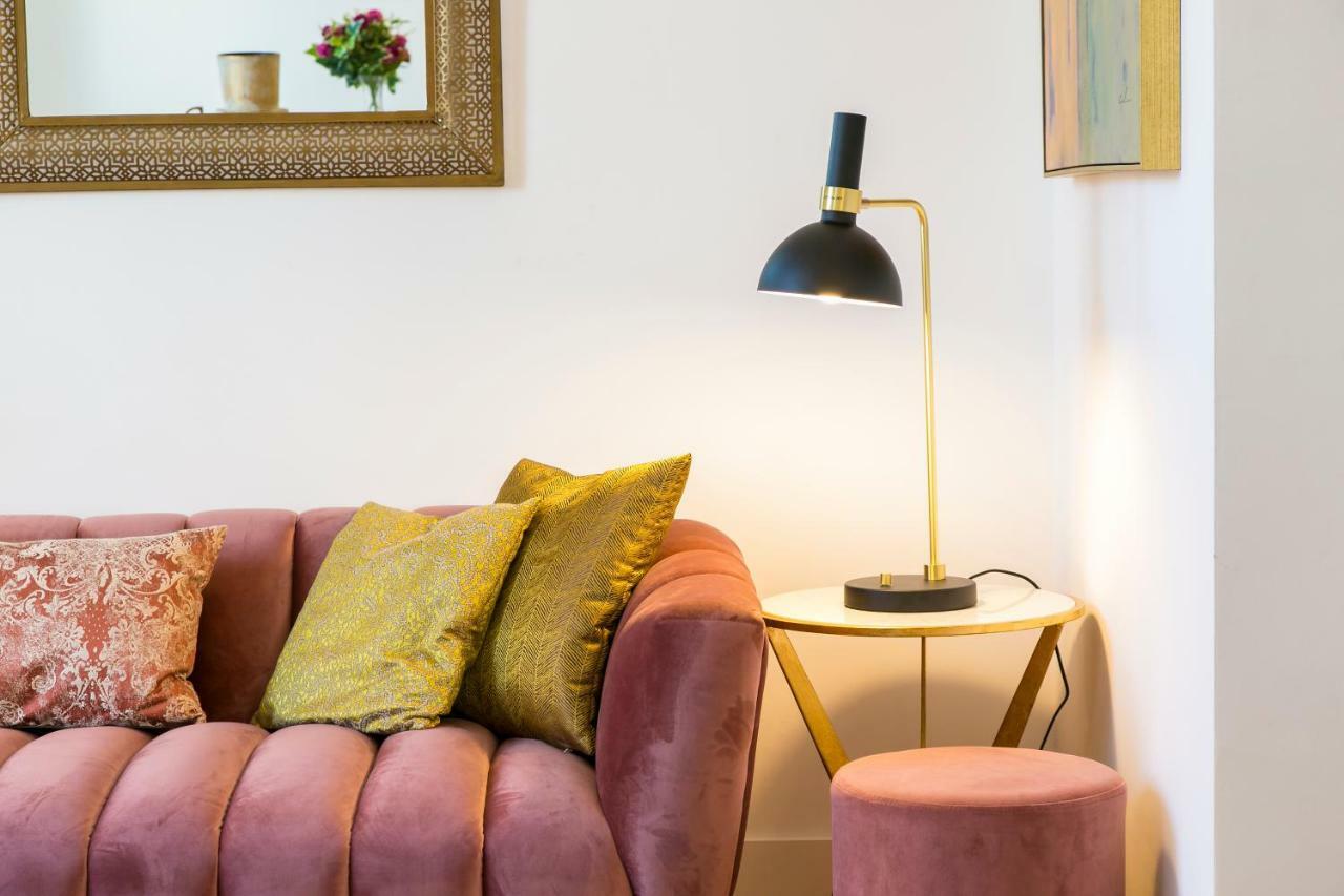 2 Beautiful Upscale Flat Embracing Tejo!