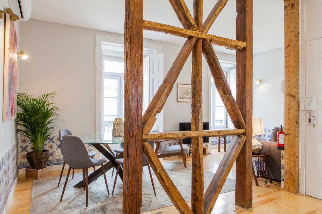 Alfama Castle View: Historic 3-bedroom With Balcony *