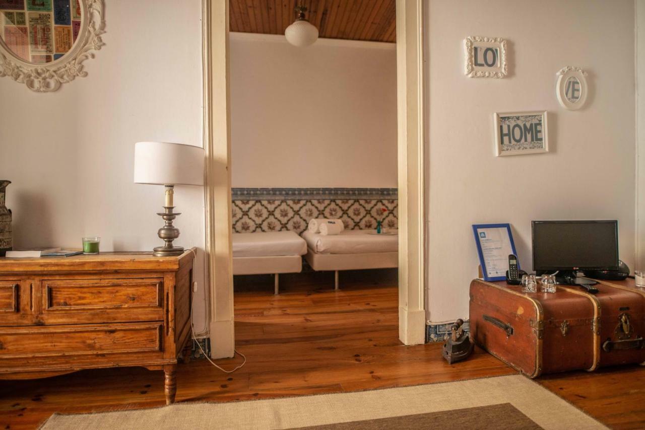 The Blue House - Lively Bairro Alto Apartment *