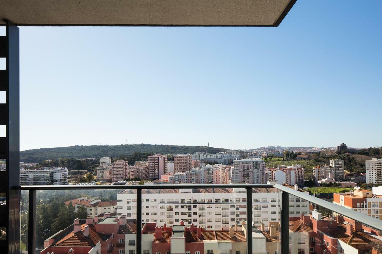 Skyscraper Riverview With Indoor Pool Apartment Lisbon