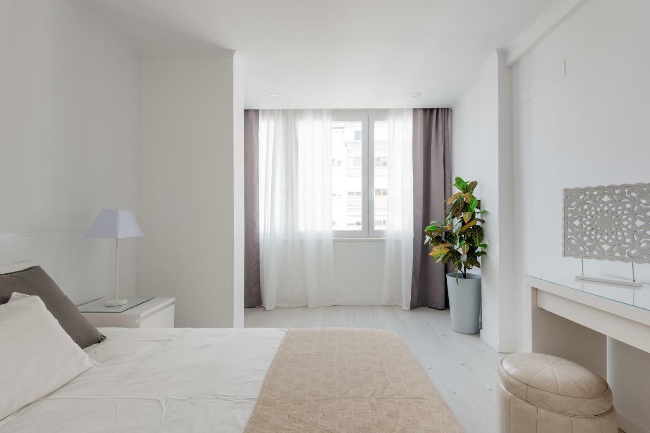 Apartment Light-filled, Fully Renovated Near Belem, By Timecooler Lisbon
