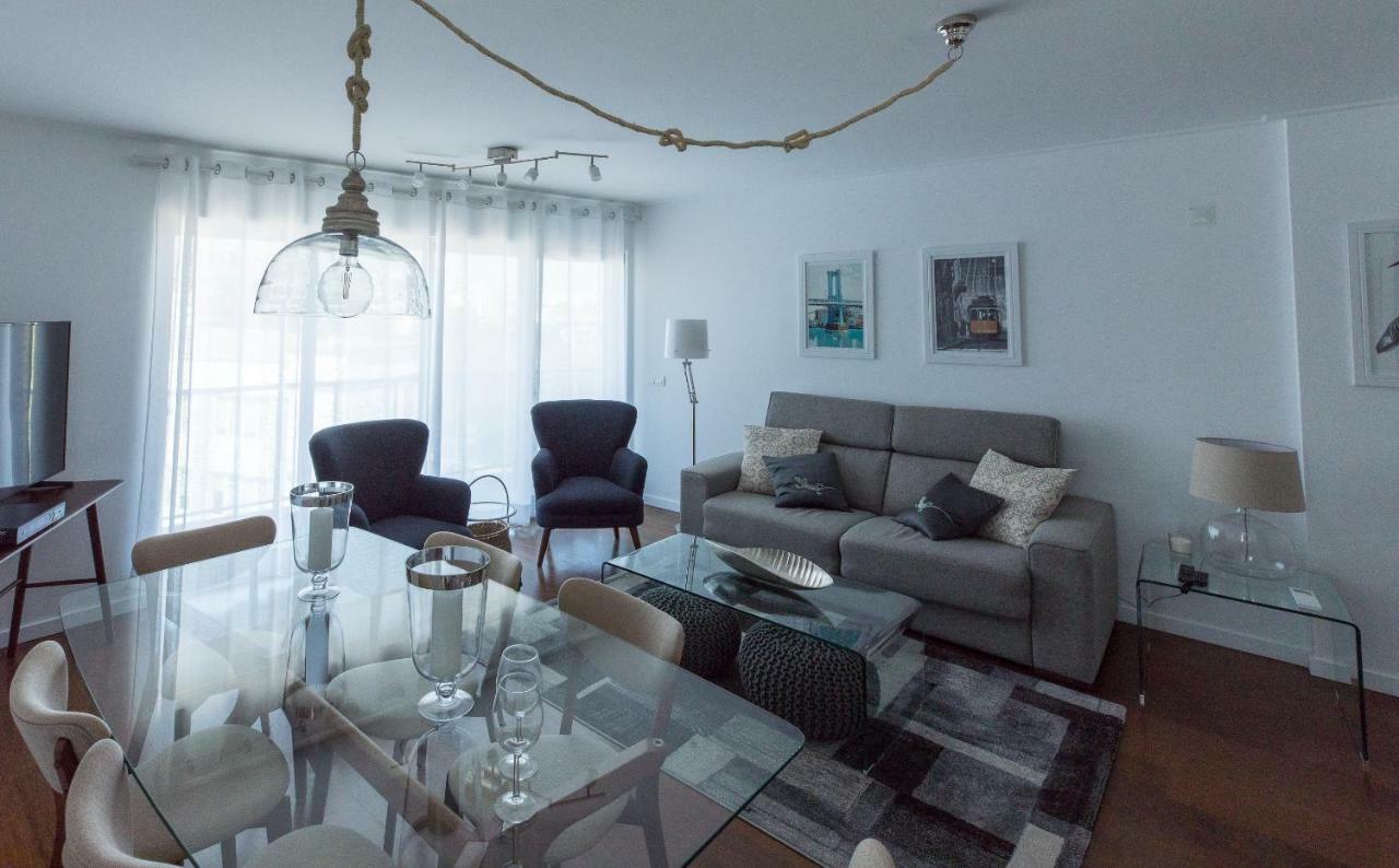 Charming With Balcony & Pool Apartment Lisbon