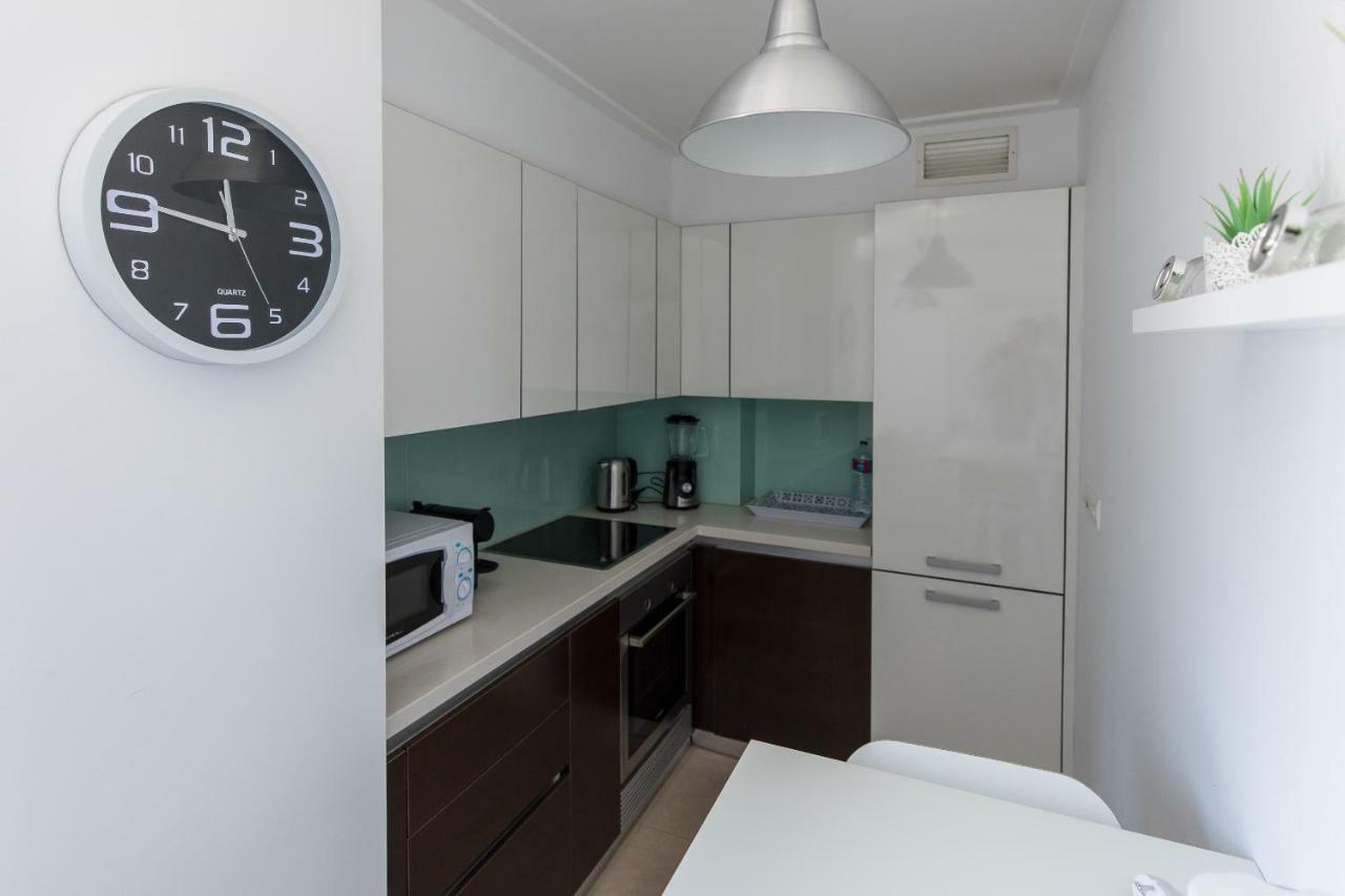 Charming With Balcony & Pool Apartment Lisbon