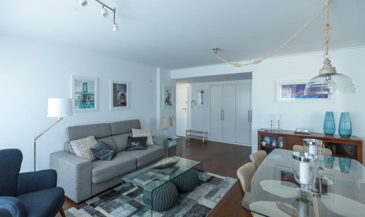 Charming With Balcony & Pool Apartment Lisbon