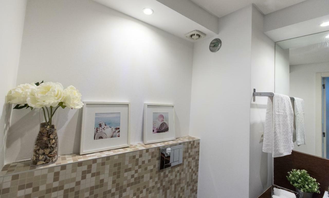 Charming With Balcony & Pool Apartment *