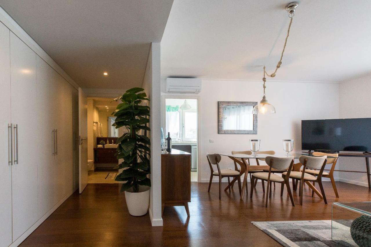 Charming With Balcony & Pool Apartment