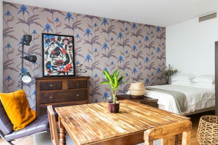 Downtown Free Parking Apartment