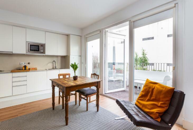 Downtown Free Parking Apartment