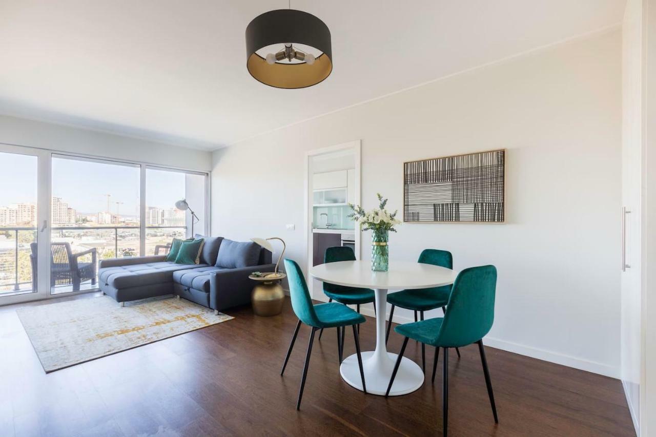 Amazing Flat - Pool And Parking Apartment *