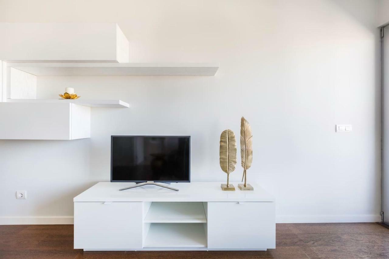 Amazing Flat - Pool And Parking Apartment Lisbon