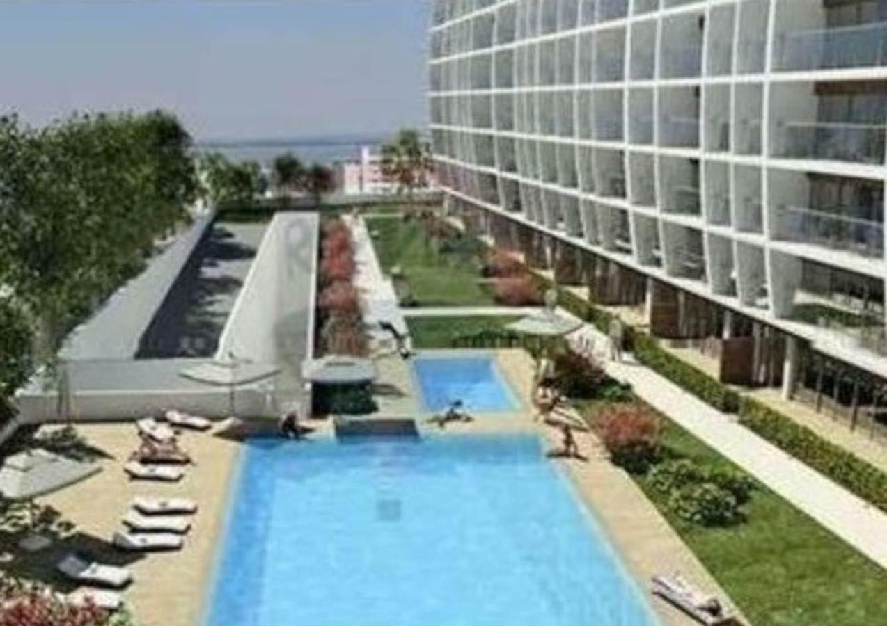 Metro & Pool