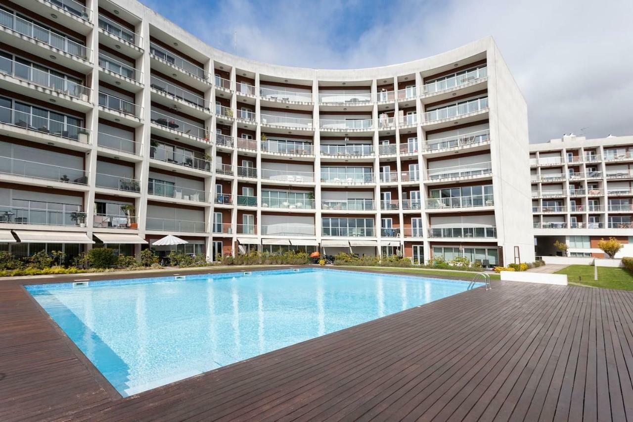Metro & Pool Apartment Lisbon