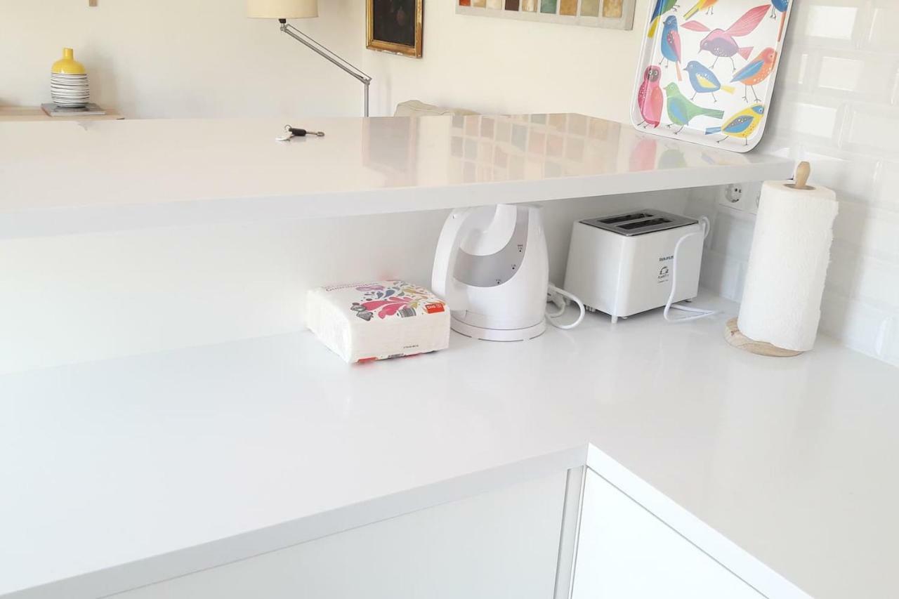 Modern Cosy Flat With Terrace In Campo De Ourique. *