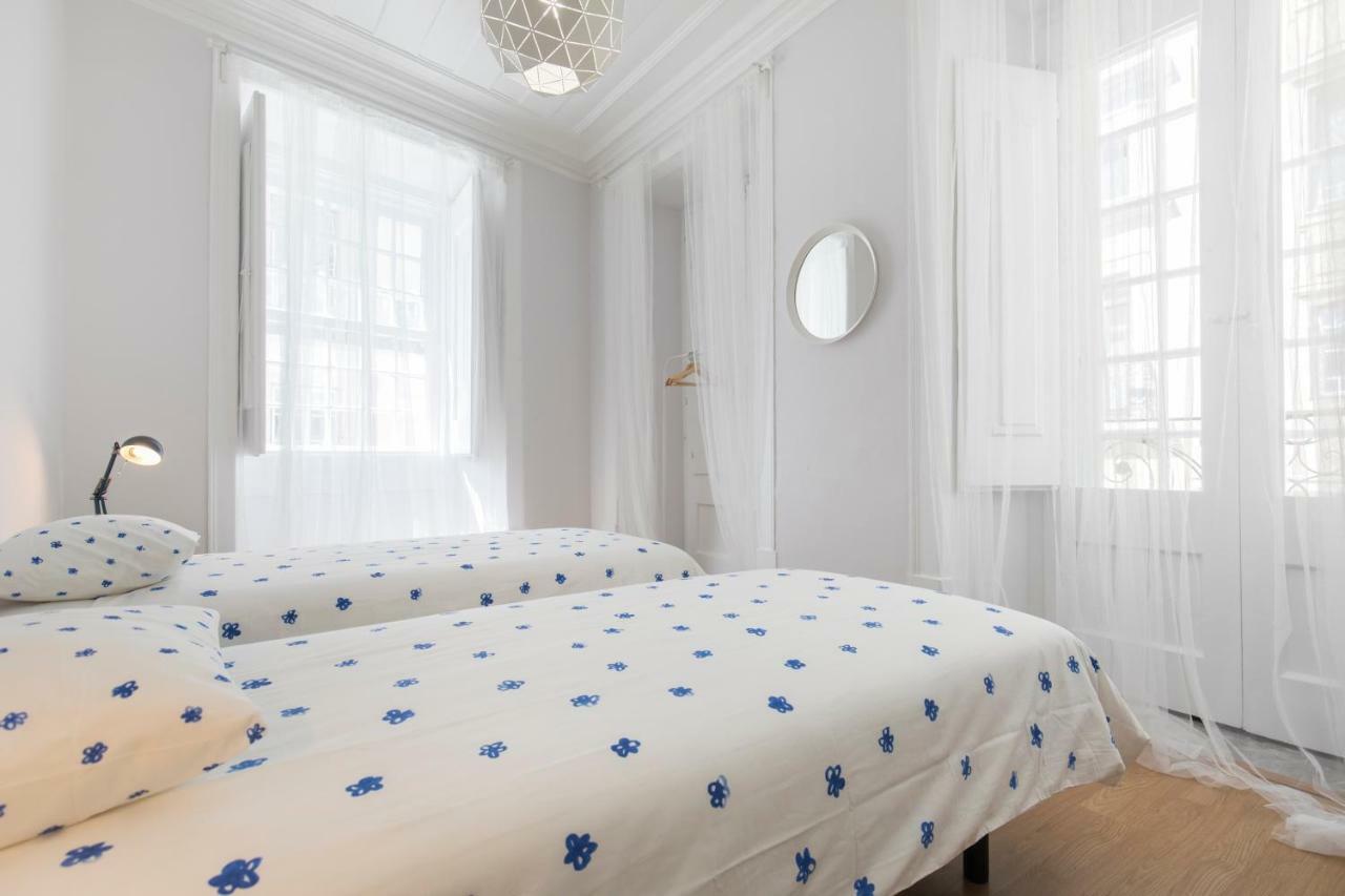 Apartment Blue Tiles In Center Lisbon