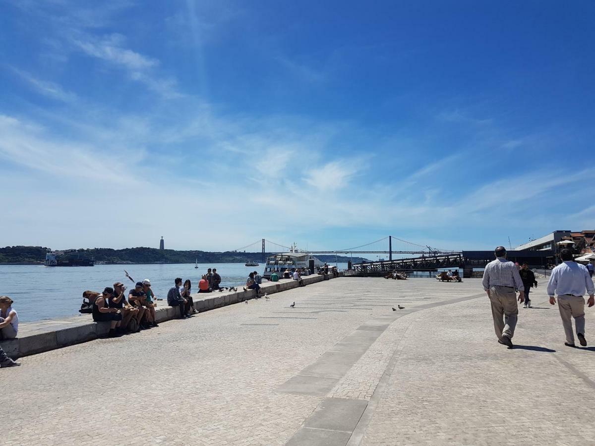 Cais Do Sodre - Nearby Pink Street, Time Out Market By Ld *