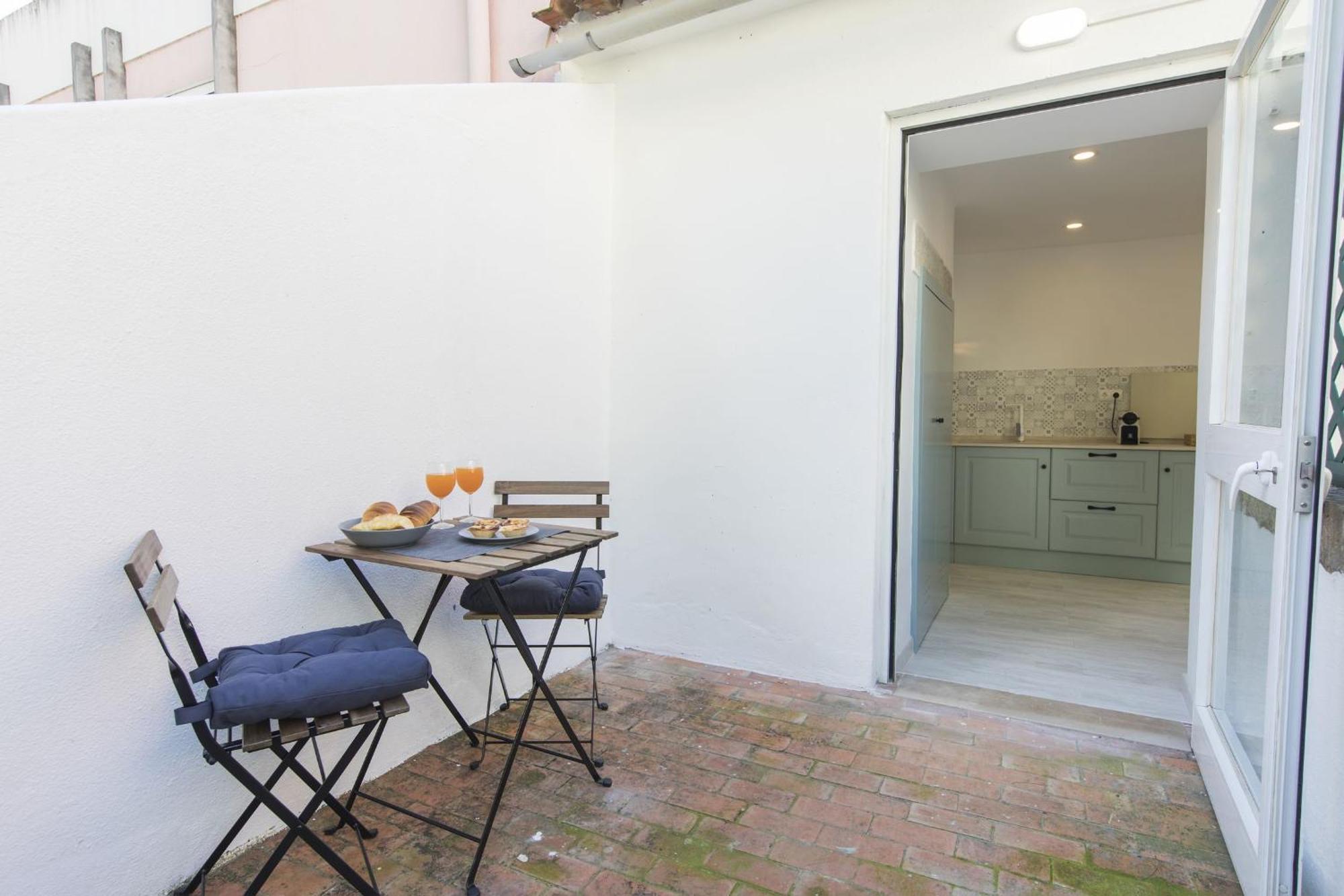 Traditional Duplex In Principe Real Apartment Lisbon