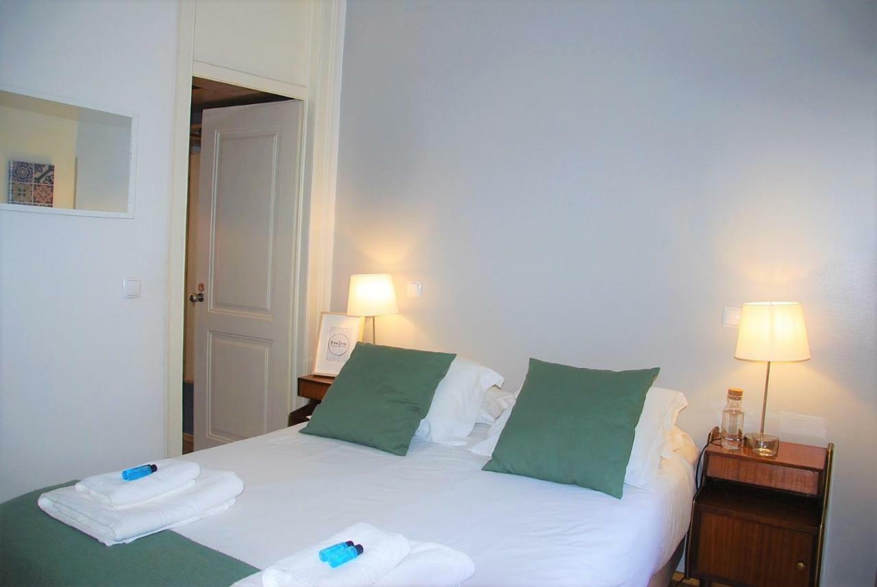 Sunny, And Comfy Ap. In Av. Da Liberdade * Lisbon