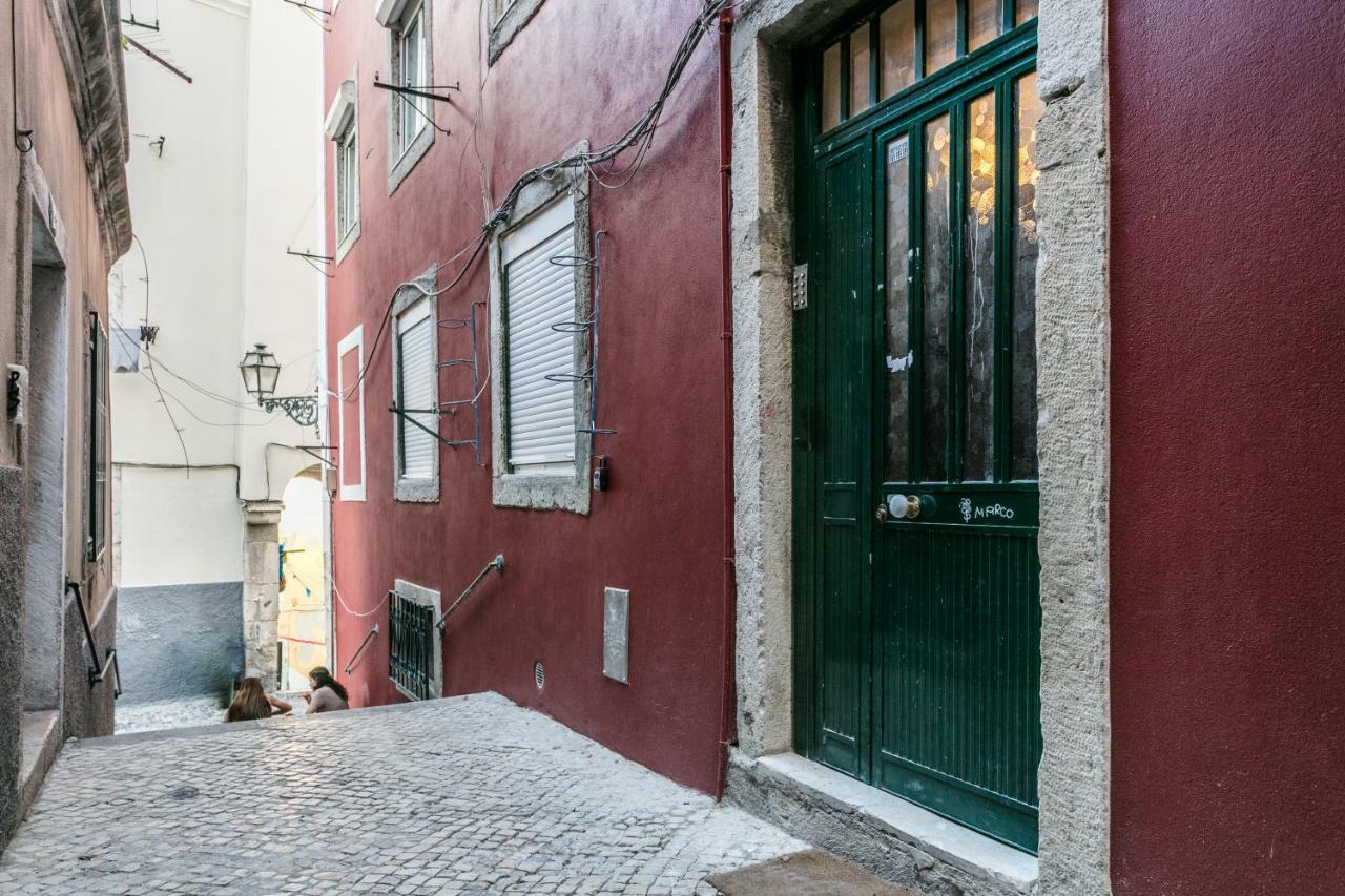 Lov'alfama, At In Lisboa