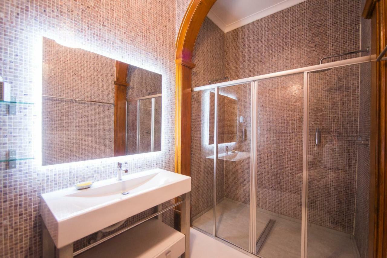 Classic Downtown Apartment