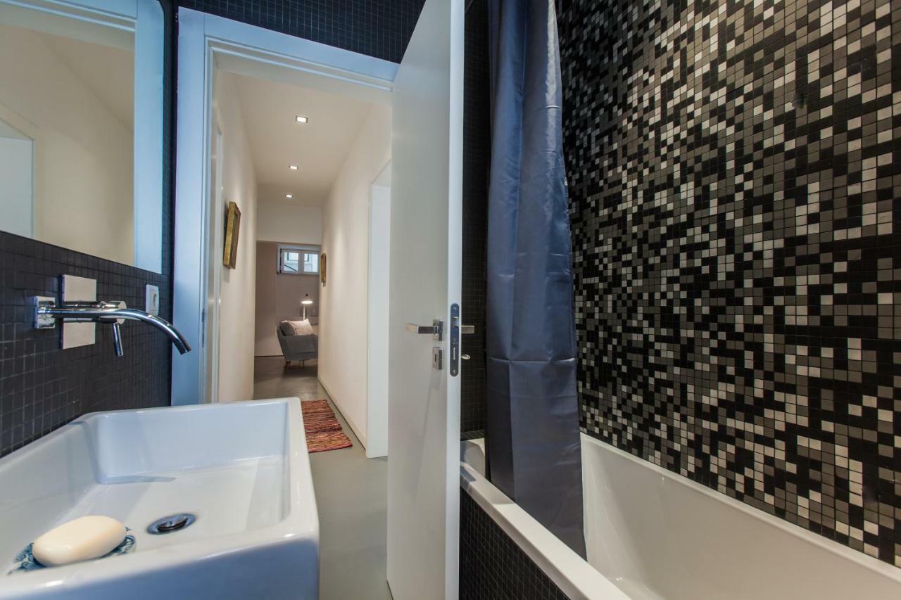 Renovated With Private Courtyard, By Timecooler * Lisbon