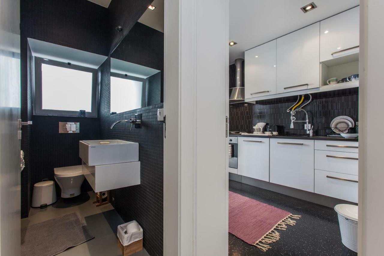 Apartment Renovated With Private Courtyard, By Timecooler Lisbon