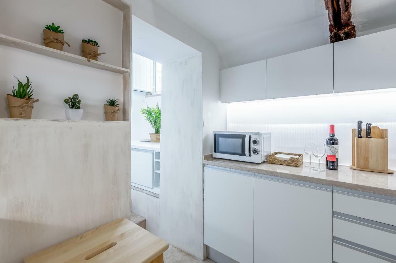 Renovated Typical Baixa Apartment, By Timecooler Apartment *