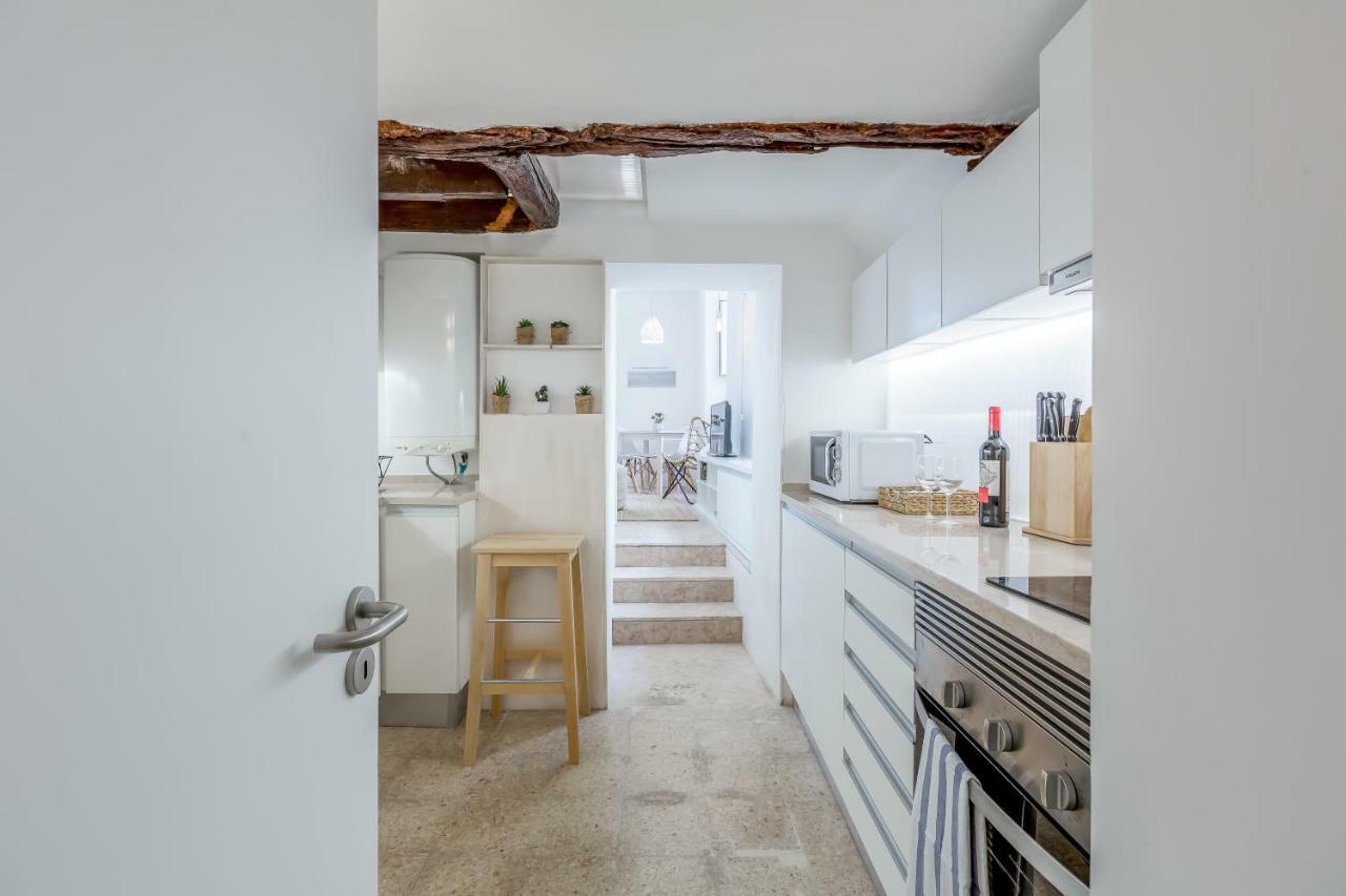 Apartment Renovated Typical Baixa Apartment, By Timecooler